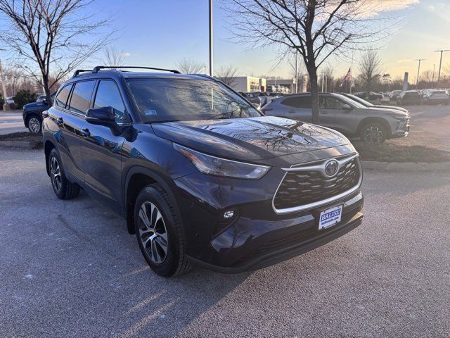 2022 Toyota Highlander Hybrid XLE