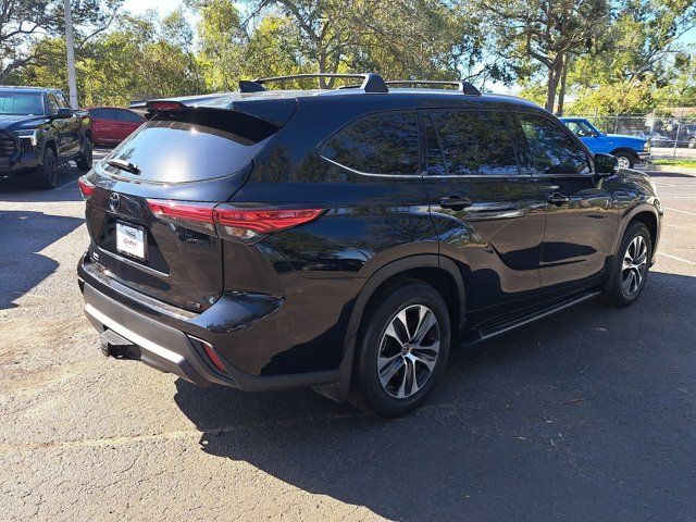 2022 Toyota Highlander Hybrid XLE