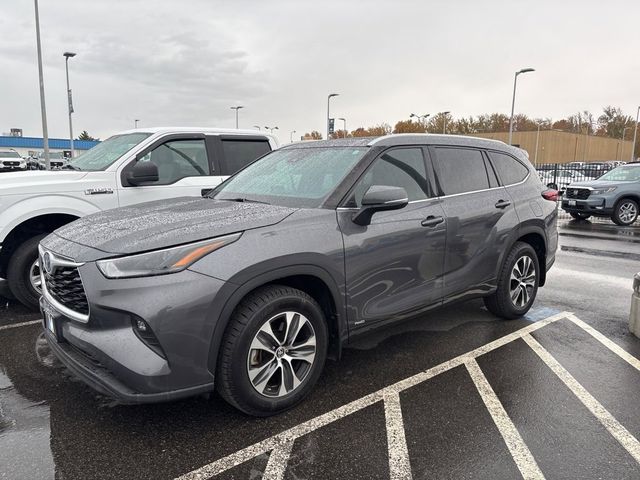 2022 Toyota Highlander Hybrid XLE