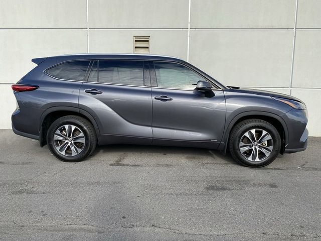 2022 Toyota Highlander Hybrid XLE