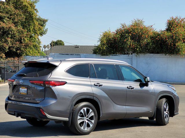 2022 Toyota Highlander Hybrid XLE