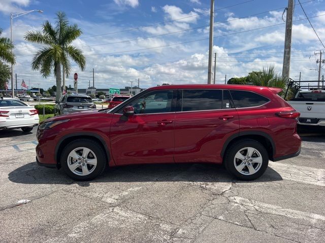 2022 Toyota Highlander LE