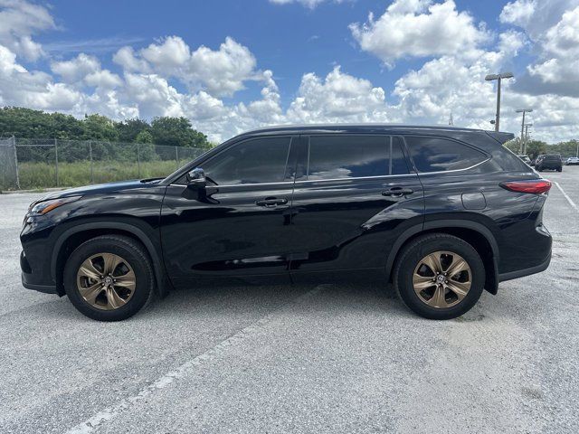 2022 Toyota Highlander Hybrid Bronze Edition