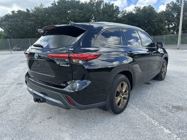 2022 Toyota Highlander Hybrid Bronze Edition