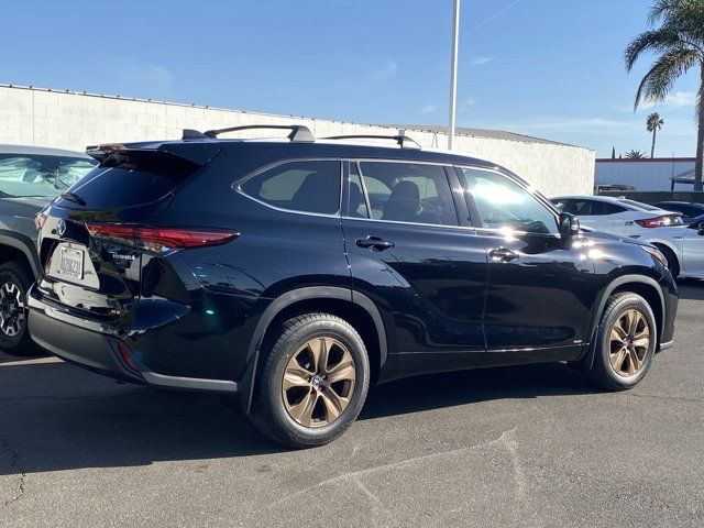 2022 Toyota Highlander Hybrid Bronze Edition