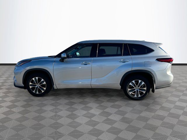 2022 Toyota Highlander Hybrid XLE