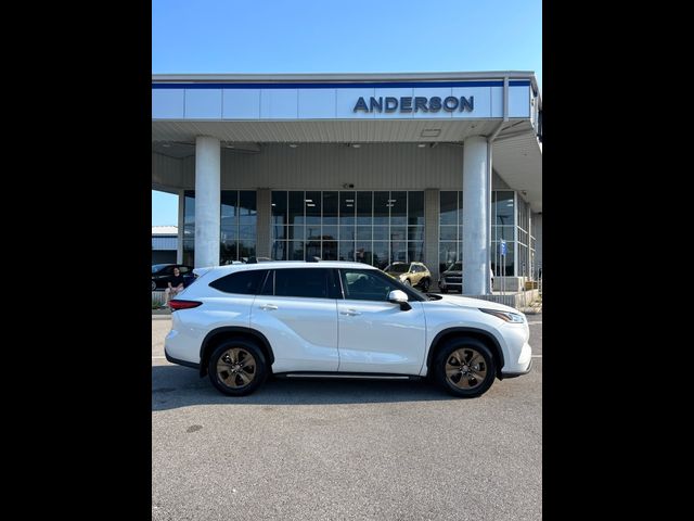 2022 Toyota Highlander Hybrid Bronze Edition