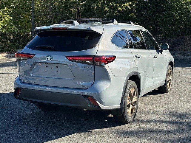 2022 Toyota Highlander Hybrid Bronze Edition