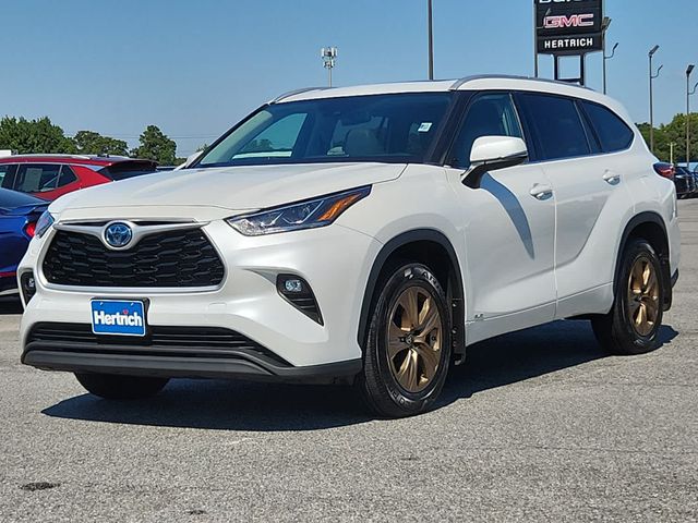 2022 Toyota Highlander Hybrid Bronze Edition