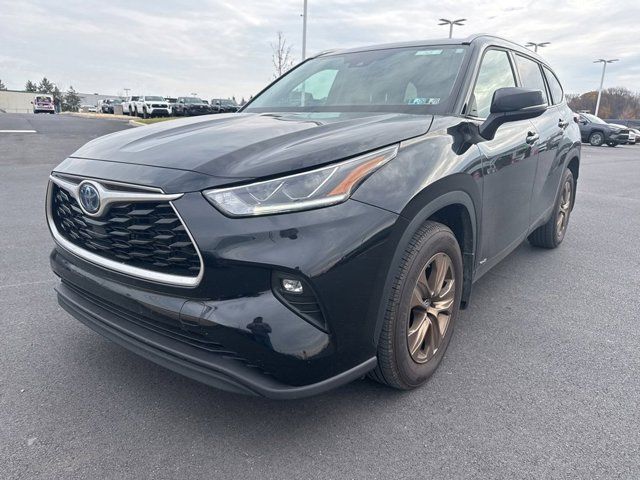 2022 Toyota Highlander Hybrid Bronze Edition