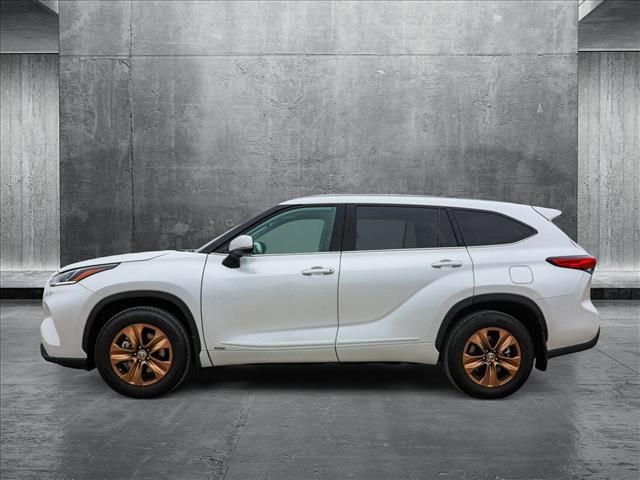 2022 Toyota Highlander Hybrid Bronze Edition