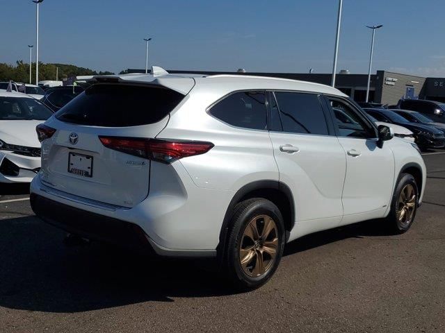 2022 Toyota Highlander Hybrid Bronze Edition