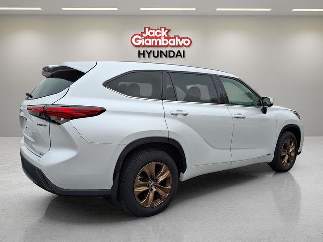 2022 Toyota Highlander Hybrid XLE Bronze