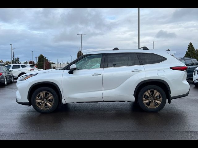 2022 Toyota Highlander Hybrid Bronze Edition