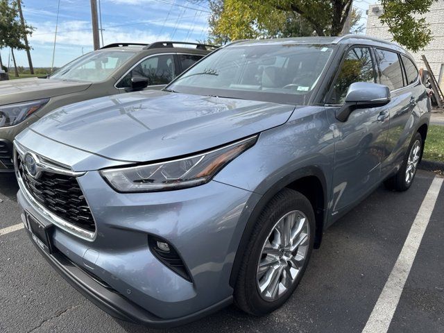 2022 Toyota Highlander Hybrid Limited