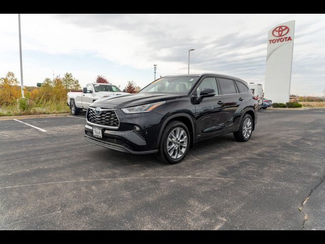 2022 Toyota Highlander Hybrid Limited