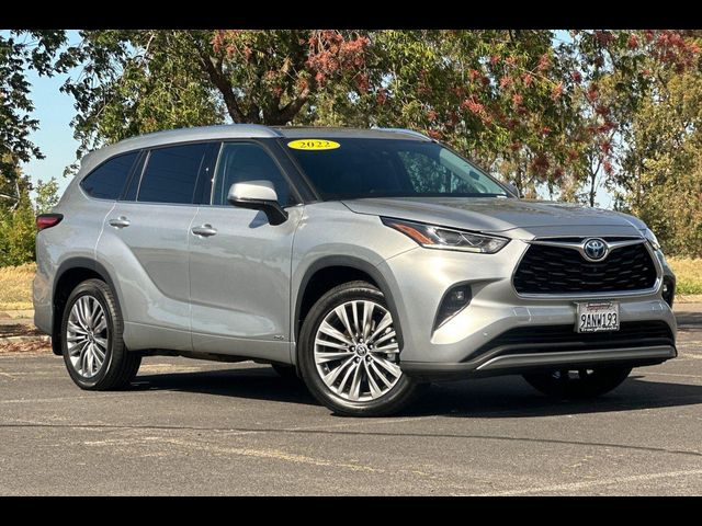 2022 Toyota Highlander Hybrid Platinum
