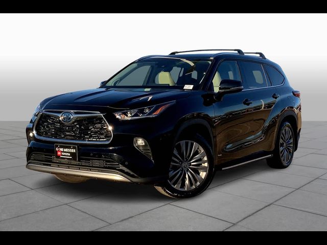 2022 Toyota Highlander Hybrid Platinum