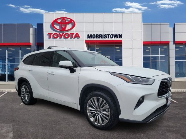 2022 Toyota Highlander Hybrid Platinum