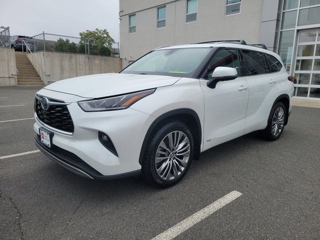 2022 Toyota Highlander Hybrid Platinum