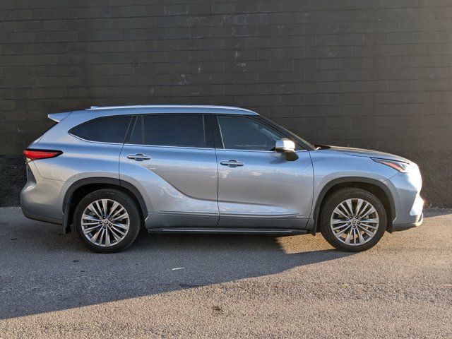 2022 Toyota Highlander Hybrid Platinum