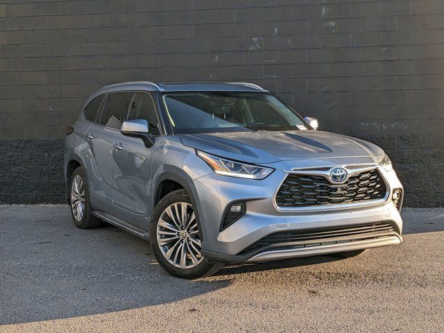 2022 Toyota Highlander Hybrid Platinum