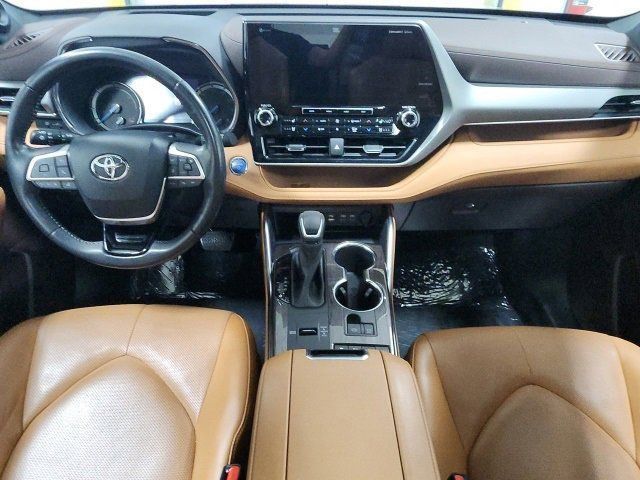 2022 Toyota Highlander Hybrid Platinum