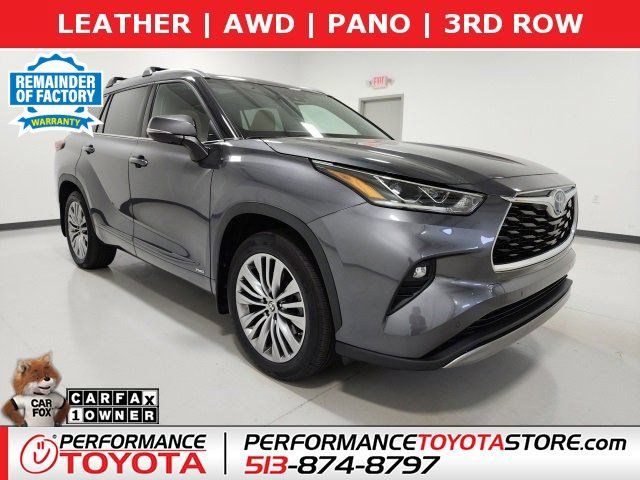 2022 Toyota Highlander Hybrid Platinum