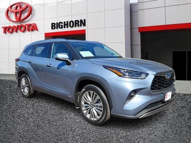 2022 Toyota Highlander Hybrid Platinum