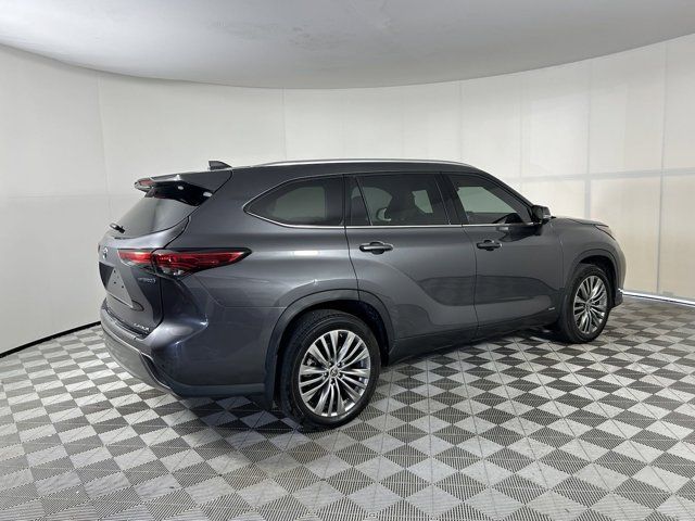 2022 Toyota Highlander Hybrid Platinum