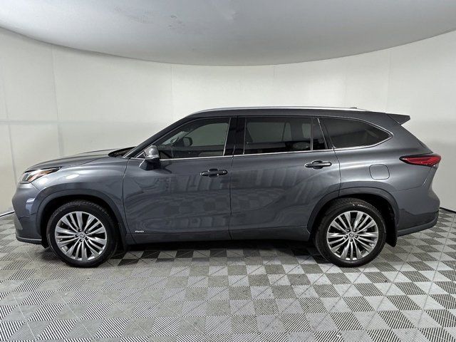 2022 Toyota Highlander Hybrid Platinum