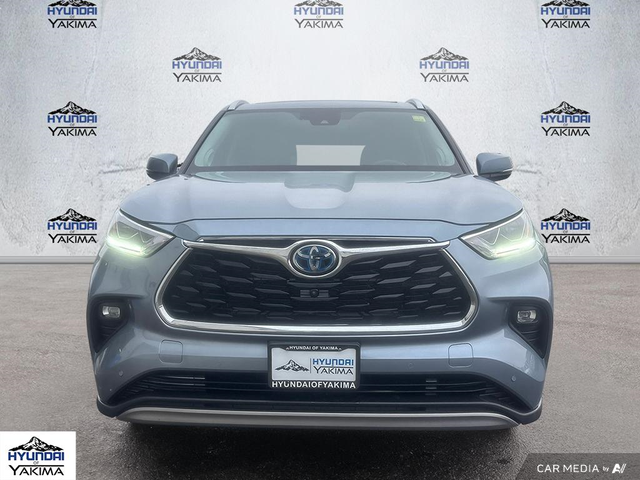 2022 Toyota Highlander Hybrid Platinum