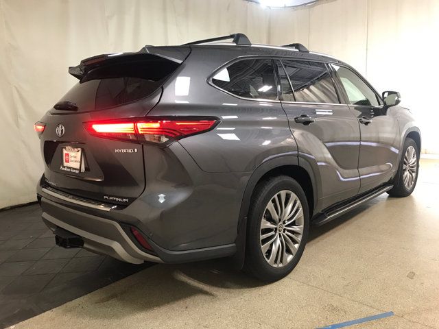 2022 Toyota Highlander Hybrid Platinum