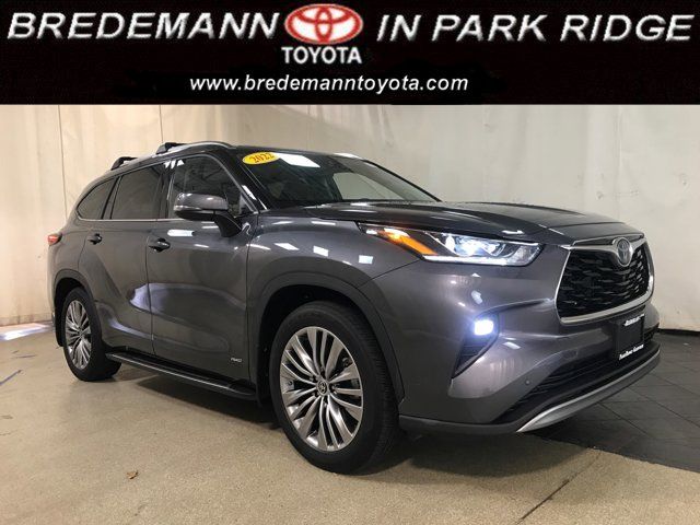 2022 Toyota Highlander Hybrid Platinum