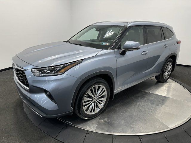 2022 Toyota Highlander Hybrid Platinum