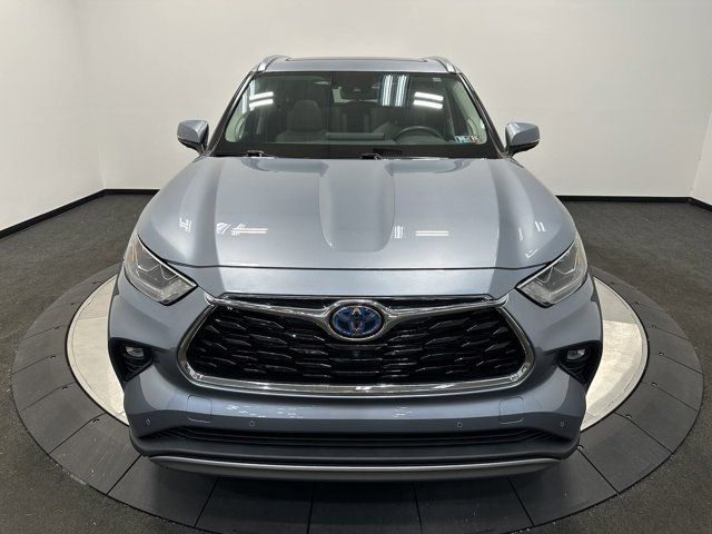 2022 Toyota Highlander Hybrid Platinum