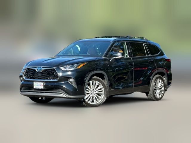2022 Toyota Highlander Hybrid Platinum