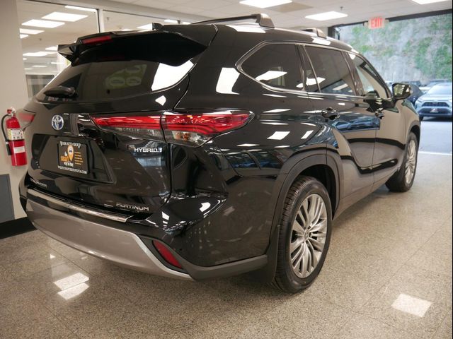 2022 Toyota Highlander Hybrid Platinum