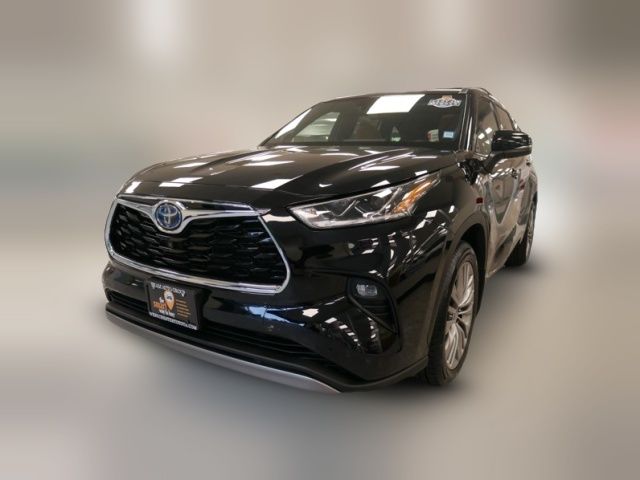 2022 Toyota Highlander Hybrid Platinum