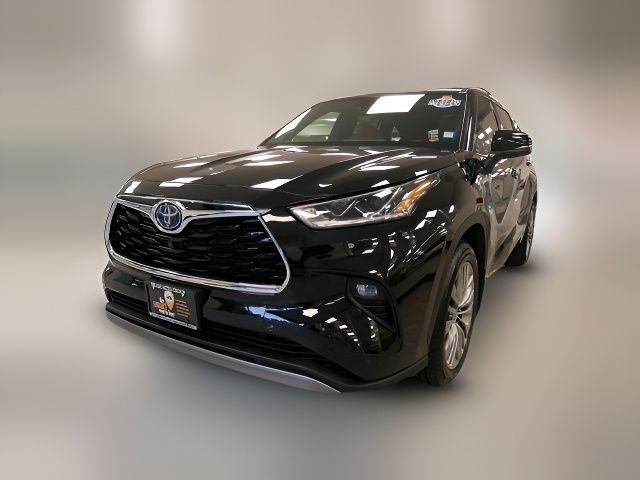 2022 Toyota Highlander Hybrid Platinum