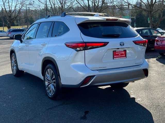 2022 Toyota Highlander Hybrid Platinum