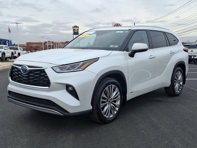 2022 Toyota Highlander Hybrid Platinum