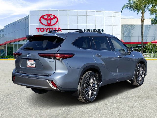 2022 Toyota Highlander Hybrid Platinum