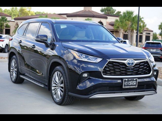 2022 Toyota Highlander Hybrid Platinum