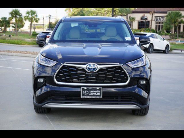 2022 Toyota Highlander Hybrid Platinum