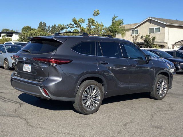 2022 Toyota Highlander Hybrid Platinum