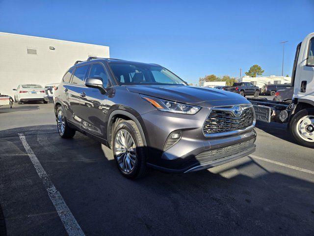 2022 Toyota Highlander Hybrid Platinum