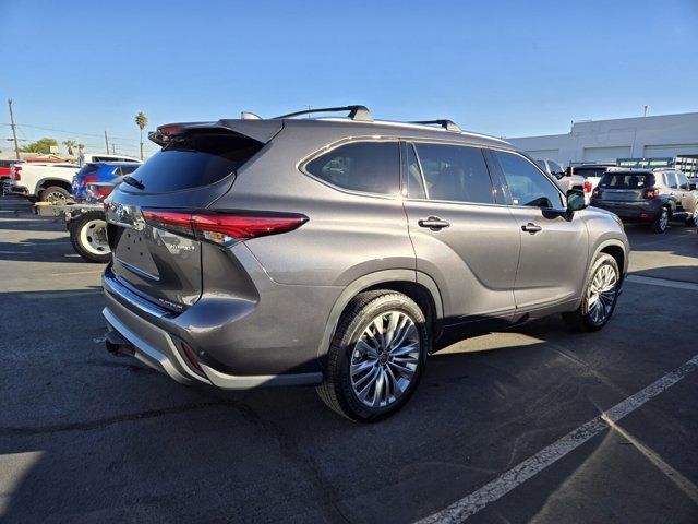 2022 Toyota Highlander Hybrid Platinum