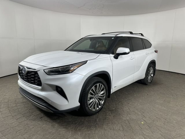 2022 Toyota Highlander Hybrid Platinum