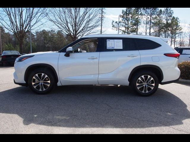 2022 Toyota Highlander Hybrid XLE